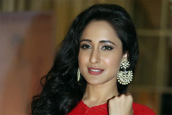 pragya jaiswal,nagarjuna,raghavendrao  నాగ్ సినిమాలో మెగా హీరోయిన్!